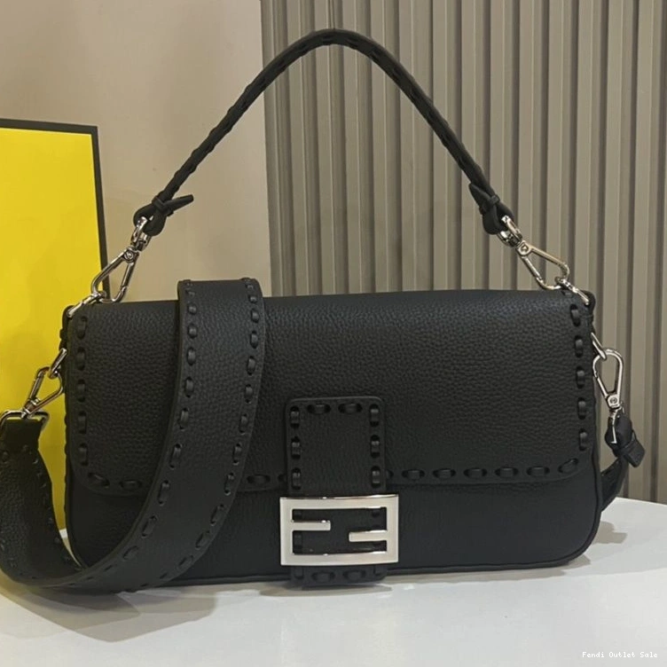 Cheap Leather Selleria Medium Cuoio Bag Black Baguette Romano Fendi In 0729
